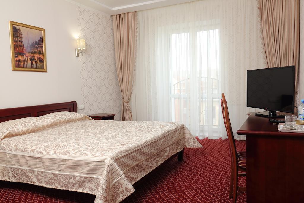 Hotel Aristokrat Poltava Habitación foto