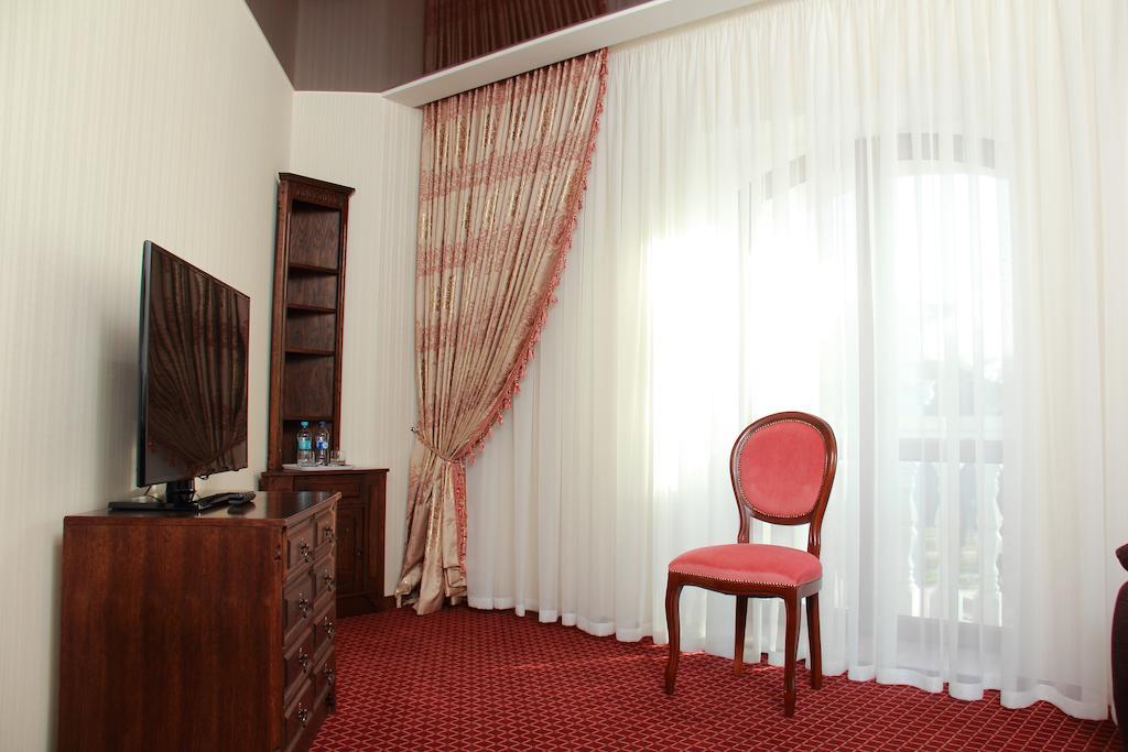 Hotel Aristokrat Poltava Habitación foto